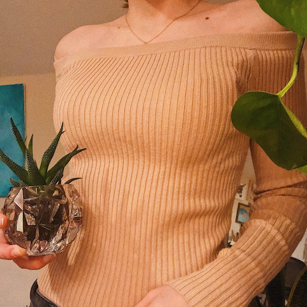 BODY SLIMMING TOP// off shoulder nude sleeve